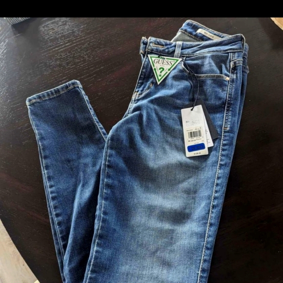 Woman's Guess skinny Jeans BNWT Size 28 - Picture 3 of 3